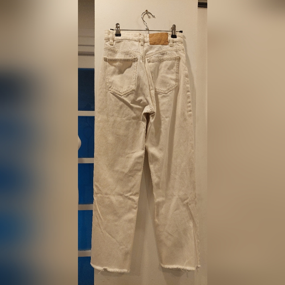Zara Cream Straight Leg Jeans Timeless Style - Picture 4 of 5